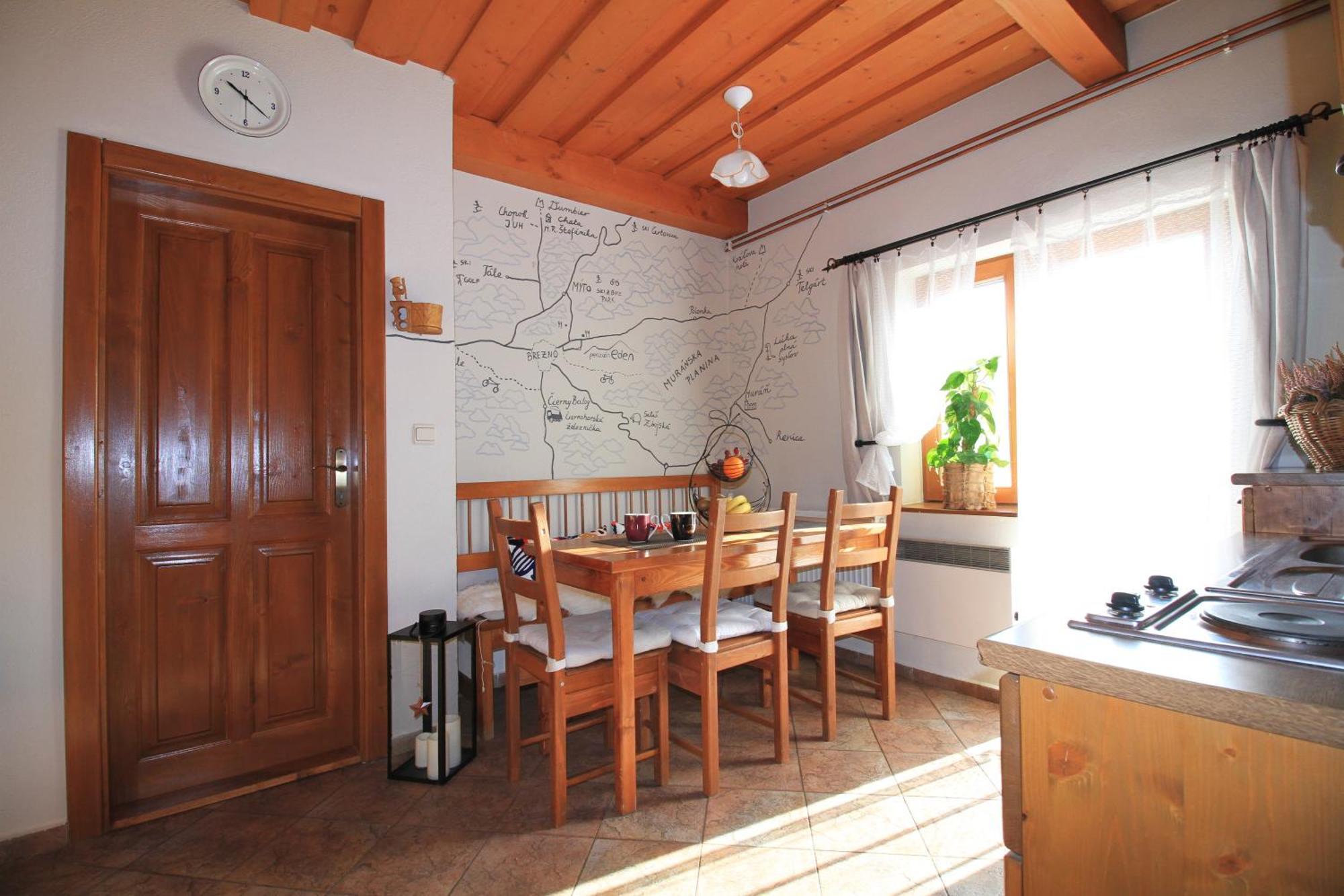 Eden Guest House Brezno Buitenkant foto